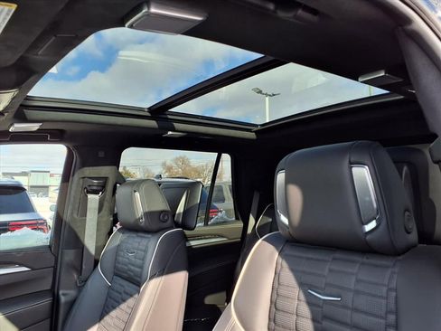 Used 2025 Cadillac Escalade V image 19