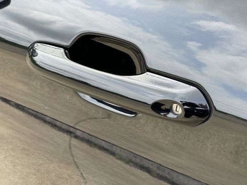 Used 2024 Ford Explorer XLT image 32