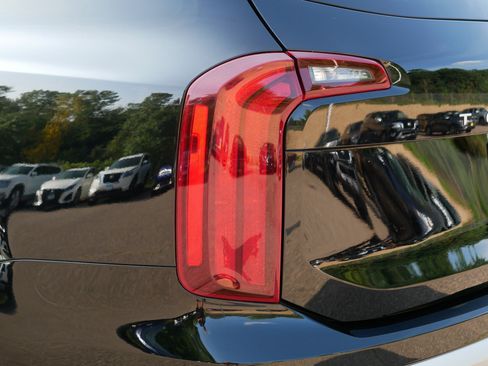 Certified 2024 Kia Telluride S AWD/4WD image 17