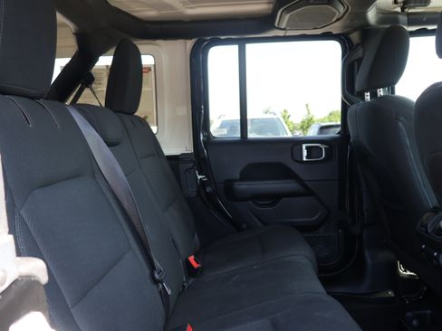 Used 2019 Jeep Wrangler Unlimited Sahara AWD/4WD image 12