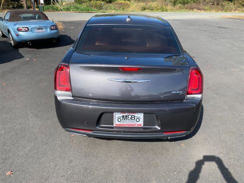 Used 2018 Chrysler 300 S image 6