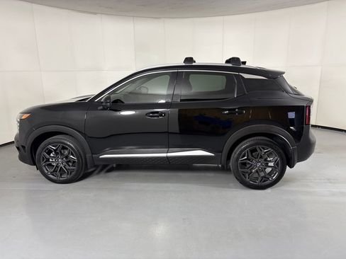 Certified 2025 Nissan Kicks SR FWD image 5