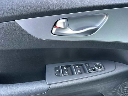 Used 2023 Kia Forte LXS w/ LXS Technology Package image 10