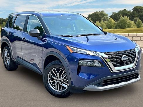 Used 2023 Nissan Rogue S AWD/4WD image 2