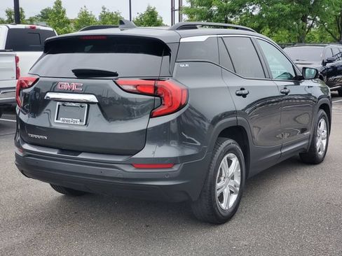 Used 2020 GMC Terrain SLE w/ Driver Convenience Package FWD image 4