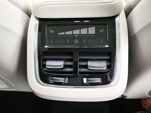 Used 2024 Volvo XC60 B5 Ultimate w/ Protection Package Premier image 29