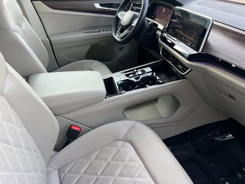 Used 2024 Volkswagen Atlas SEL Premium R-Line image 18