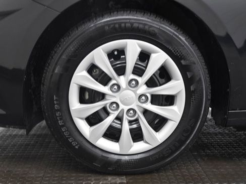 Used 2024 Kia Forte LX image 8