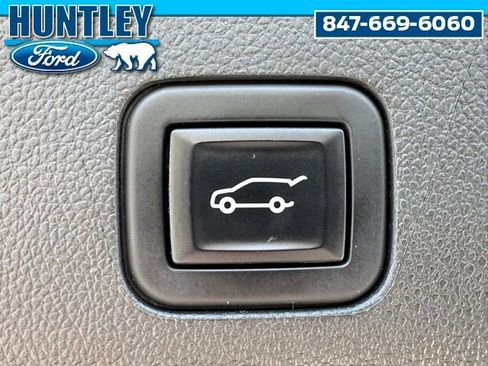 Used 2022 Chevrolet Suburban RST w/ Luxury Package image 14