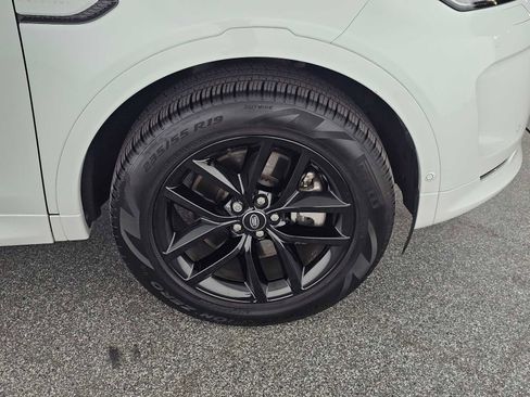 Used 2024 Land Rover Discovery Sport S image 9