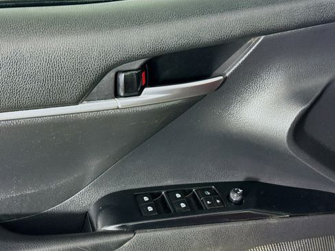 Used 2019 Toyota Camry SE image 23