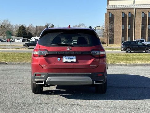 Used 2023 Honda Pilot Touring image 4