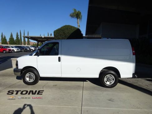 Used 2007 GMC Savana 2500 w/ Power and Light Package image 4