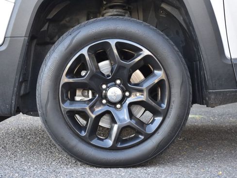 Used 2018 Jeep Renegade Latitude w/ Cold Weather Group image 25