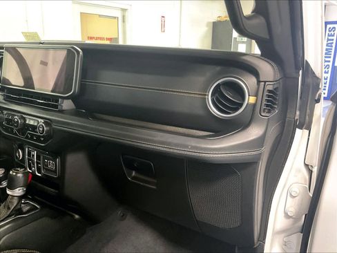 Used 2024 Jeep Wrangler Sahara w/ Technology Group image 13