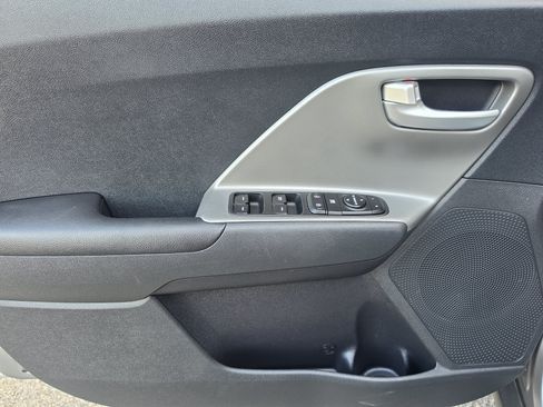 Used 2022 Kia Niro LX FWD image 23