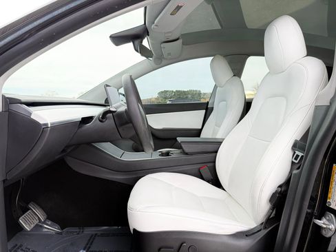 Used 2020 Tesla Model Y Long Range image 12