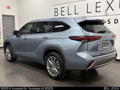 Used 2024 Toyota Highlander Platinum AWD/4WD image 9