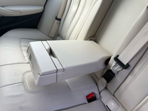 Used 2023 BMW 530e w/ Convenience Package RWD image 32