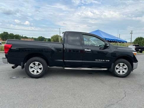 Used 2018 Nissan Titan SV AWD/4WD image 8