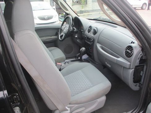Used 2007 Jeep Liberty Sport image 8