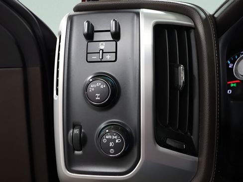 Used 2018 GMC Sierra 1500 SLE w/ SLE Value Package AWD/4WD image 18
