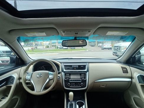 Used 2017 Nissan Altima 2.5 SV w/ Convenience Package FWD image 12