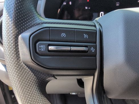 Used 2025 Chevrolet Colorado W/T AWD/4WD image 19