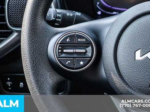 Used 2025 Kia Soul LX w/ LX Technology Package FWD image 34