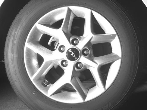 Used 2025 Kia Soul LX w/ LX Technology Package image 15