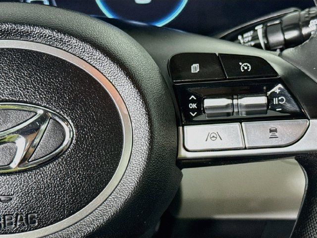 Used 2023 Hyundai Elantra Limited FWD image 12