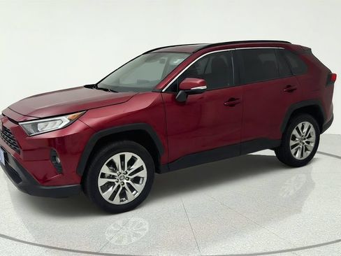 Used 2021 Toyota RAV4 XLE Premium FWD image 3