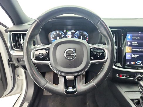 Used 2019 Volvo S60 T6 R-Design image 15