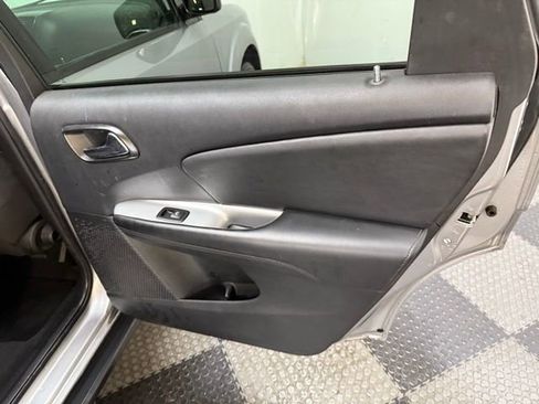 Used 2017 Dodge Journey SE image 39