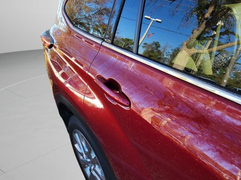 Used 2023 Toyota Highlander Limited image 15