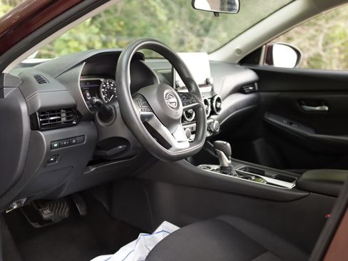 Used 2024 Nissan Sentra SV FWD image 9