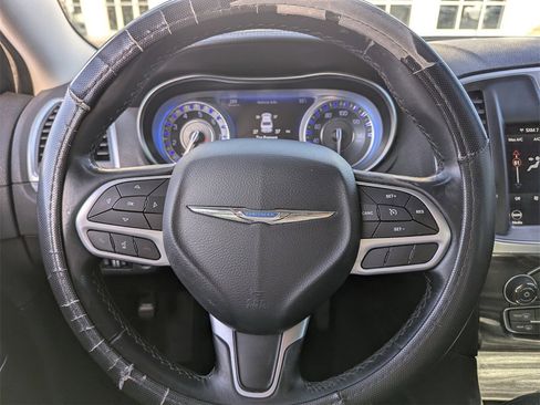 Used 2018 Chrysler 300 Touring w/ Sport Appearance Package image 21