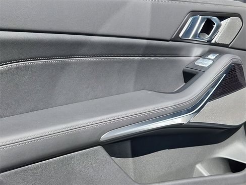 New 2025 BMW X7 M60i image 16