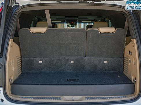 Used 2019 Cadillac Escalade Platinum AWD/4WD image 32