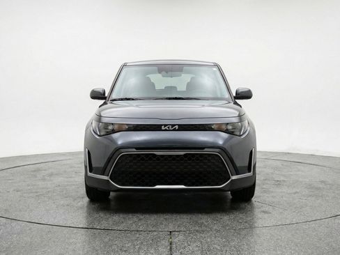 Used 2025 Kia Soul LX w/ LX Technology Package FWD image 2
