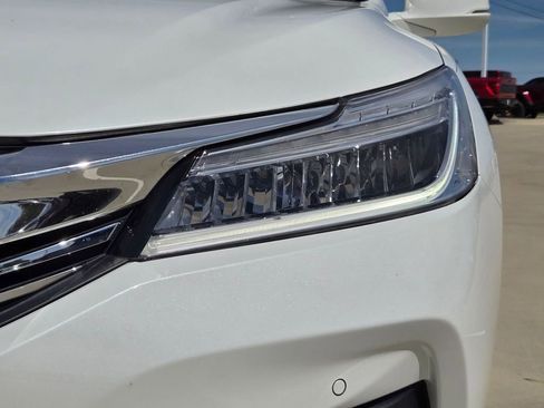 Used 2017 Honda Accord Touring image 31