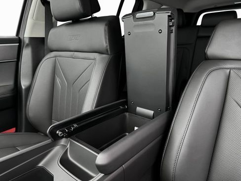 New 2025 Hyundai Santa Fe XRT AWD/4WD image 18