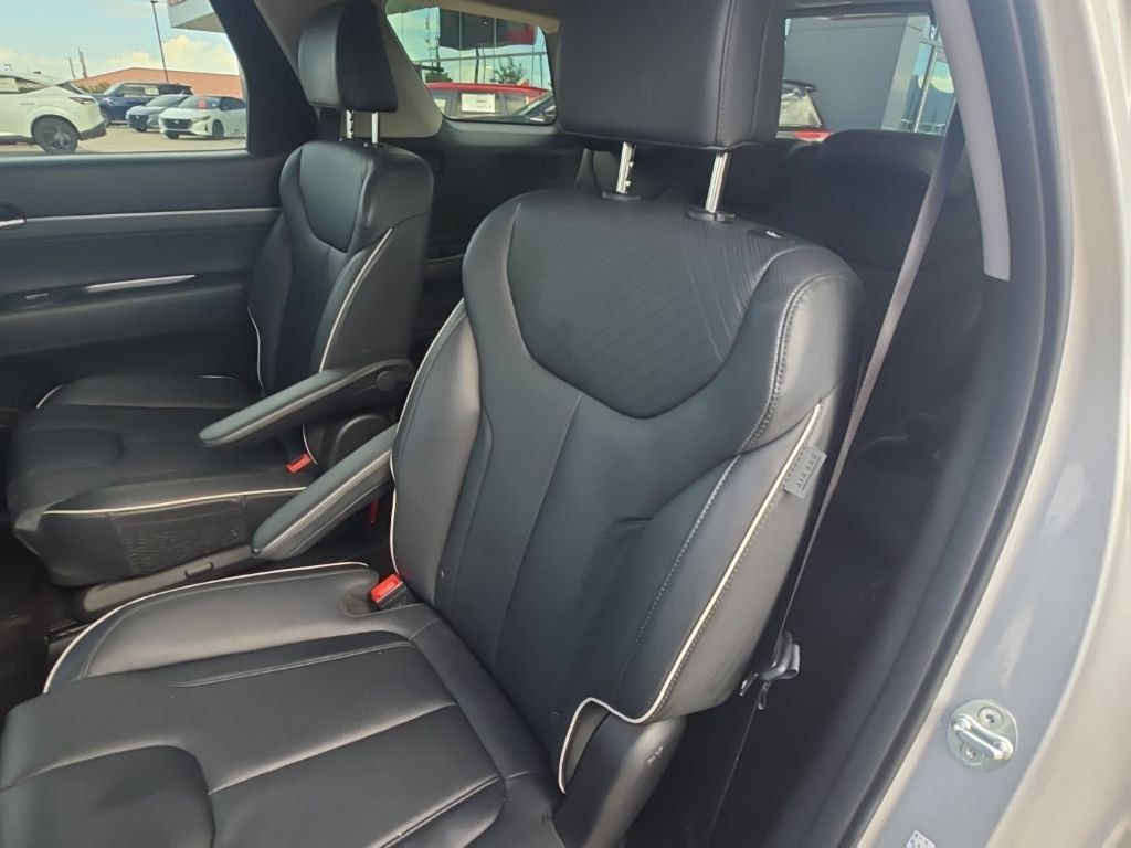 Used 2025 Hyundai Palisade SEL FWD image 14