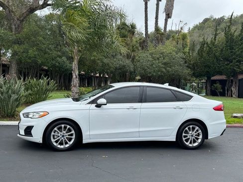 Used 2020 Ford Fusion SE image 2