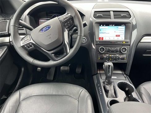 Used 2018 Ford Explorer XLT w/ Equipment Group 202A image 14