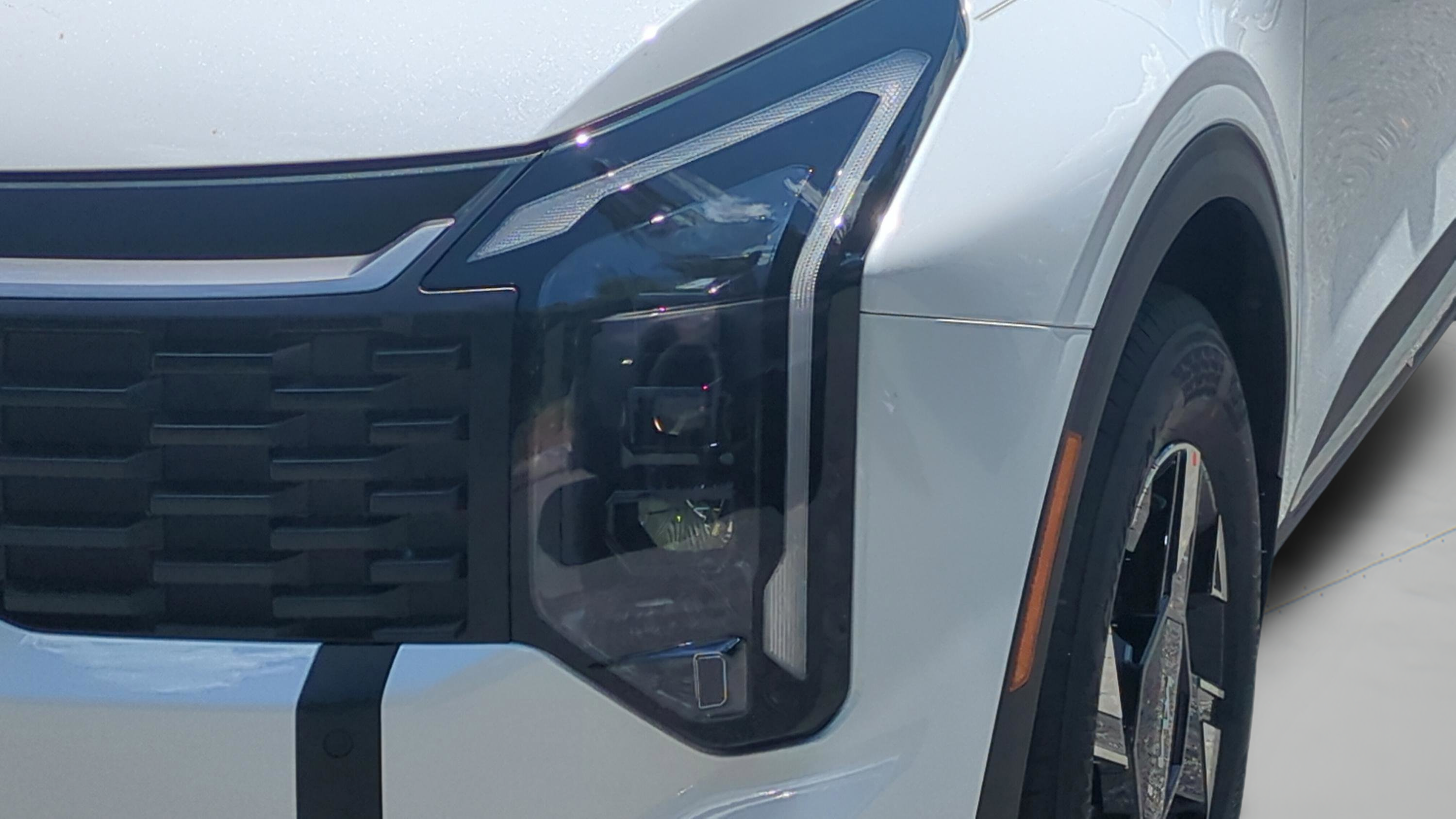 New 2026 Kia Sportage LX w/ LX Convenience Package FWD image 9