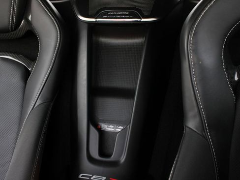 Used 2021 Chevrolet Corvette Stingray Premium Cpe w/ Z51 Performance Package RWD image 18