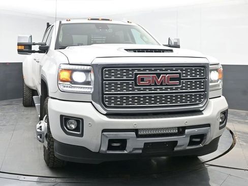 Used 2018 GMC Sierra 3500 Denali w/ Duramax Plus Package image 3