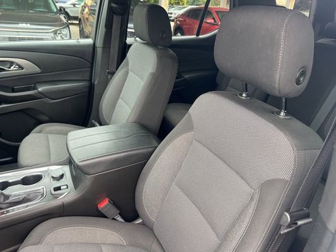 Used 2023 Chevrolet Traverse LT w/ Midnight/Sport Edition image 5