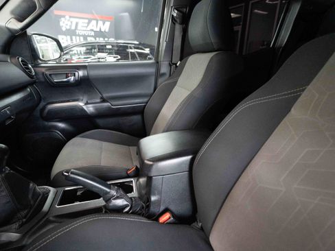 Used 2021 Toyota Tacoma TRD Off-Road AWD/4WD image 10